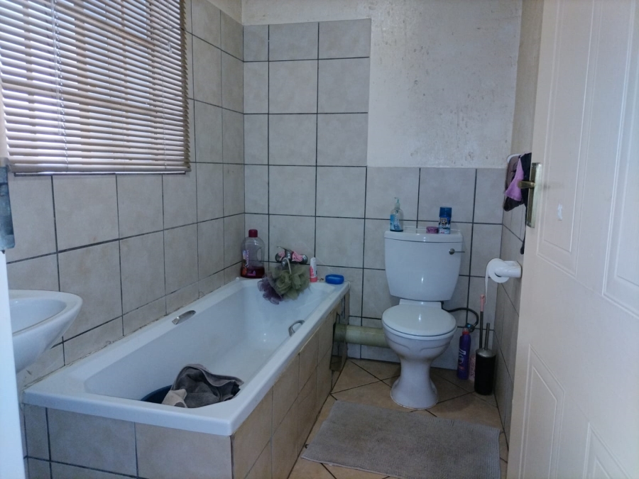 1 Bedroom Property for Sale in Waterval East North West